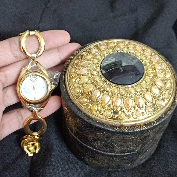 D'signer Ladies Wrist Watch - Picture 3 of 10